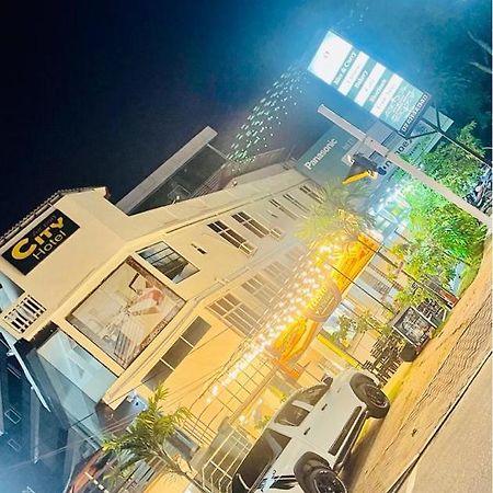 Airport City Hotel カトゥナカヤ エクステリア 写真