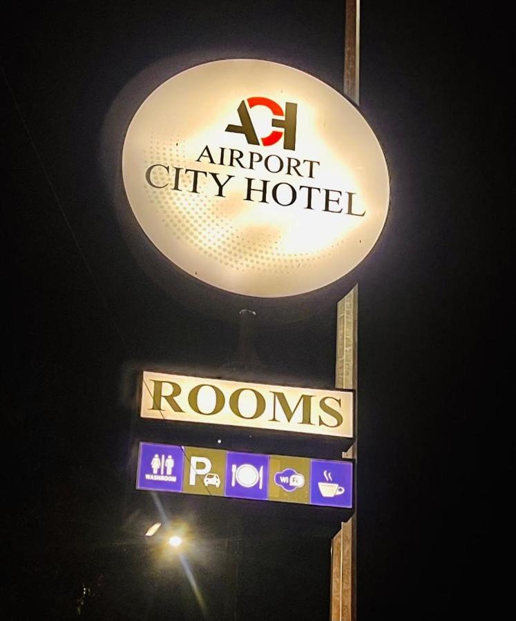 Airport City Hotel カトゥナカヤ エクステリア 写真