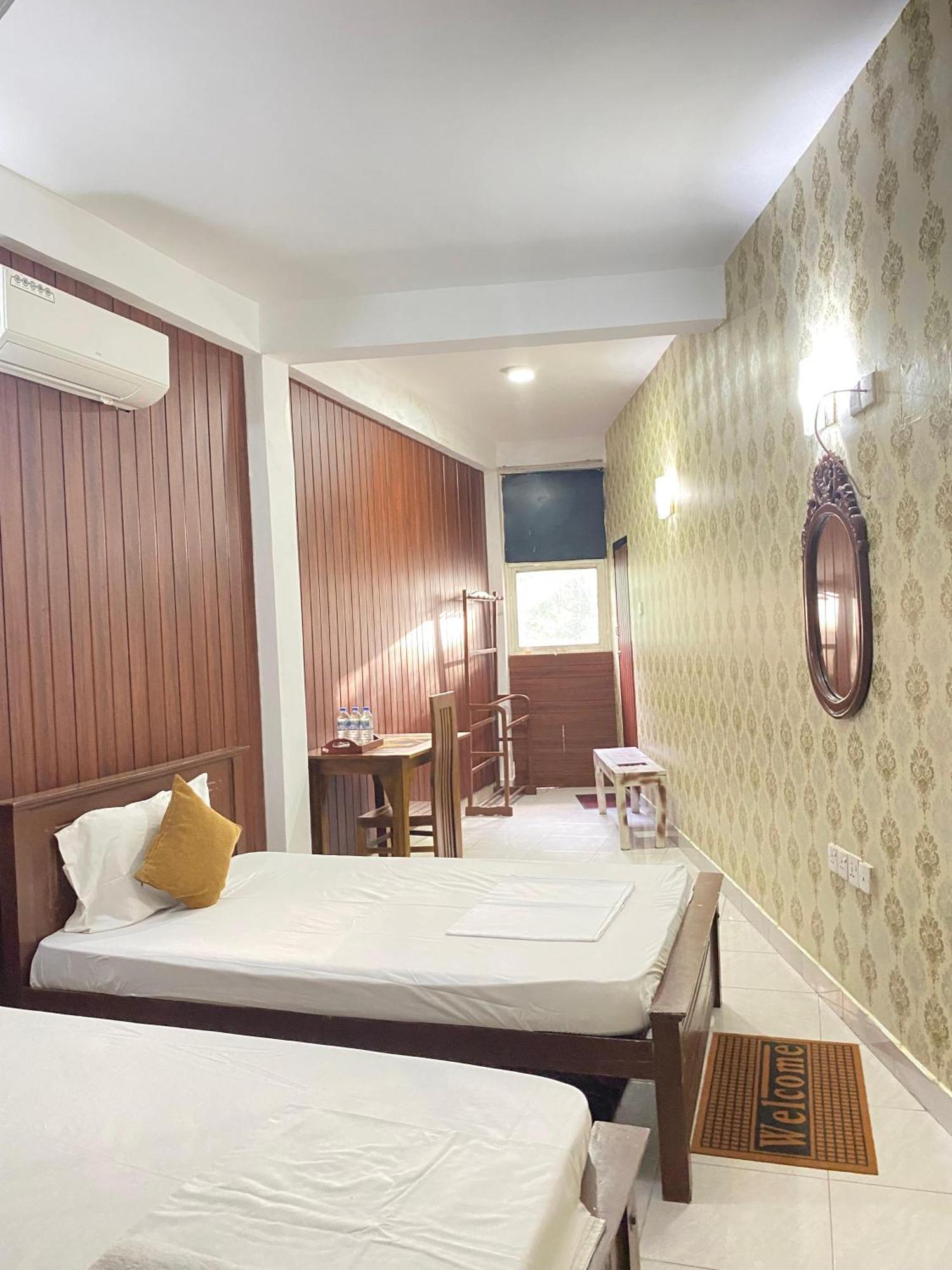 Airport City Hotel カトゥナカヤ エクステリア 写真